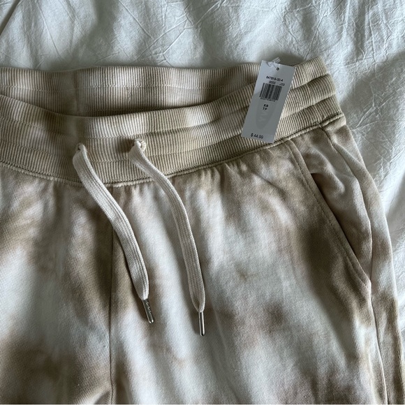 NWT Old Navy Mid-Rise Street Jogger Size Medium - Picture 3 of 6